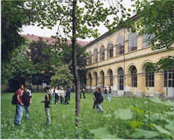 cortile3.jpg (9663 byte)